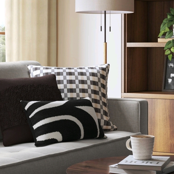 Threshold NWT Linework Jacquard Lumbar Pillow in Black/Cream - Picture 2 of 6